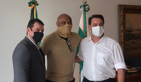 Deputado Amaro e Anderson Silva com Ratinho Junior incentivam prática das artes marciais