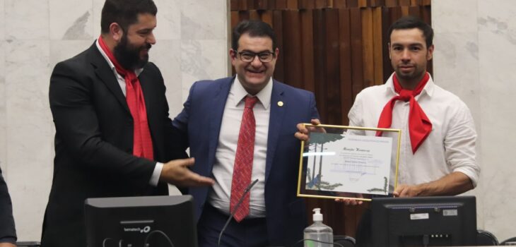 Centro de Tradições Gaúchas Vinte de Setembro é homenageado pela Assembleia Legislativa