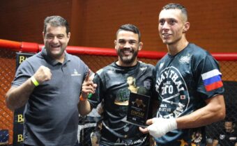 Deputado Amaro participa de evento esportivo e entrega troféu ao vencedor