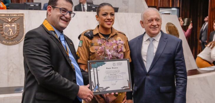 Amaro homenageia Policial Militar , Tri-Campeã Mundial de Jiu-jitsu