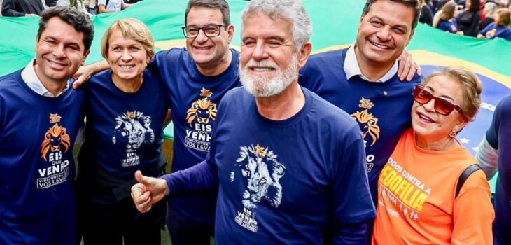 Amaro participa da Marcha pra Jesus em Curitiba ao lado de autoridades do Estado
